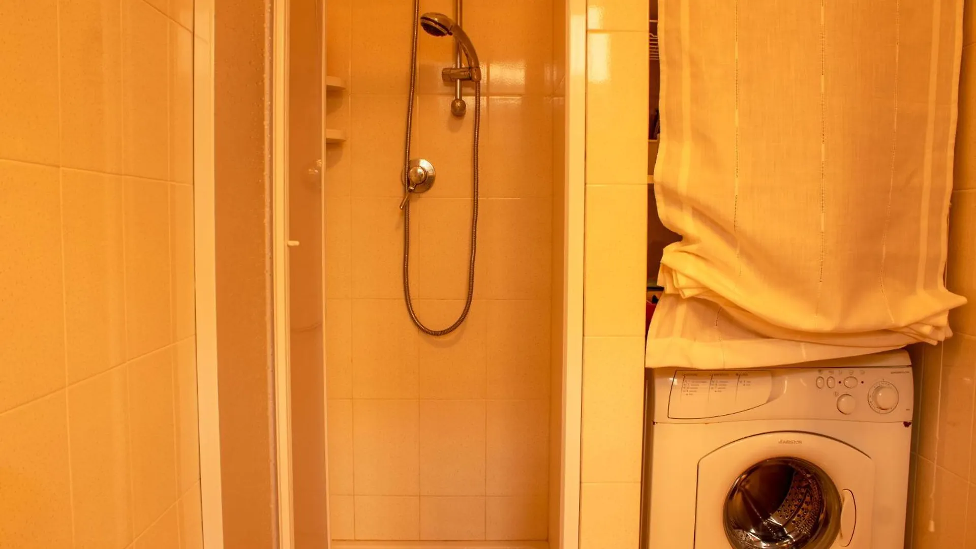 Appartamento [BOX GRATUITO] Comfort a 4 minuti dal mare Ceriale 0*,  Italia