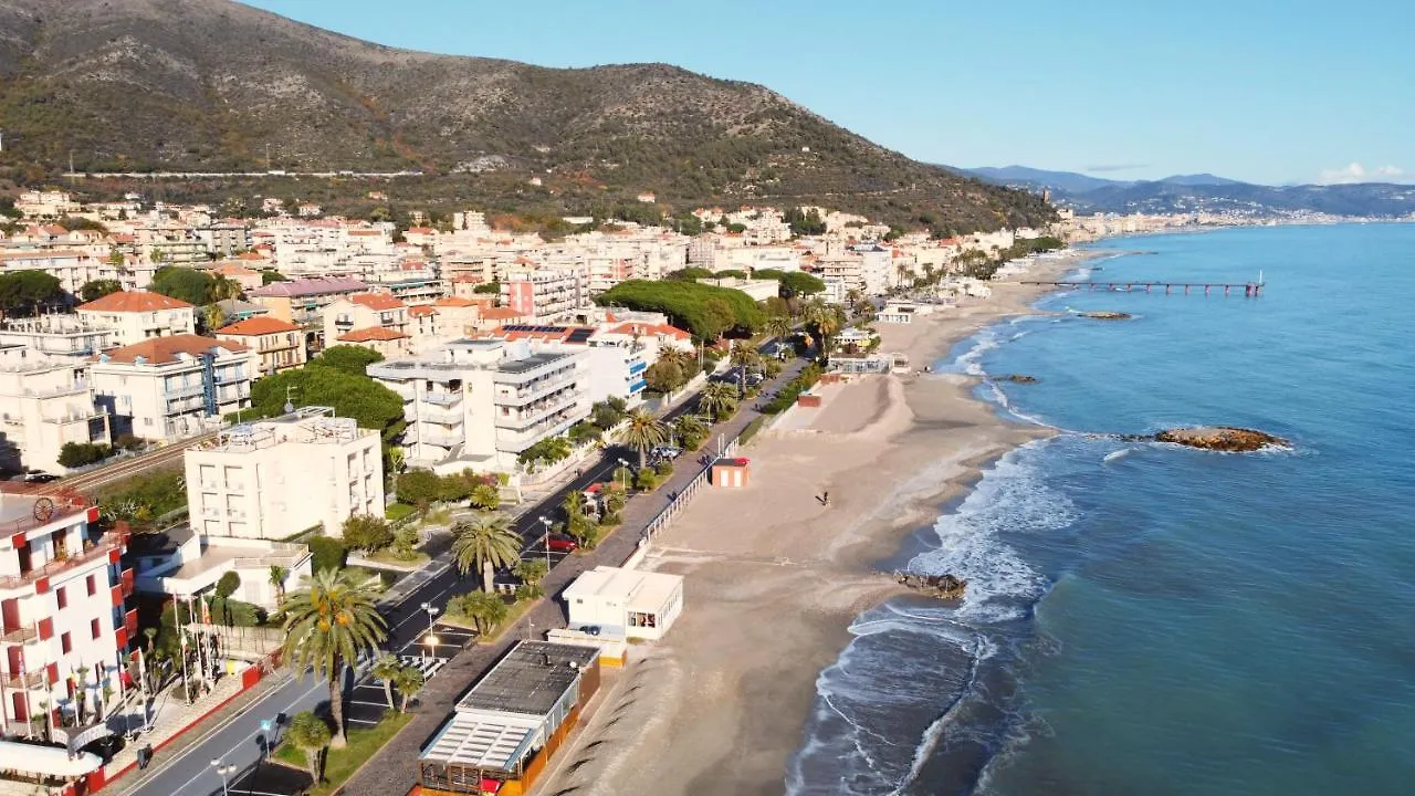 Appartamento [BOX GRATUITO] Comfort a 4 minuti dal mare Ceriale 0*,  Italia